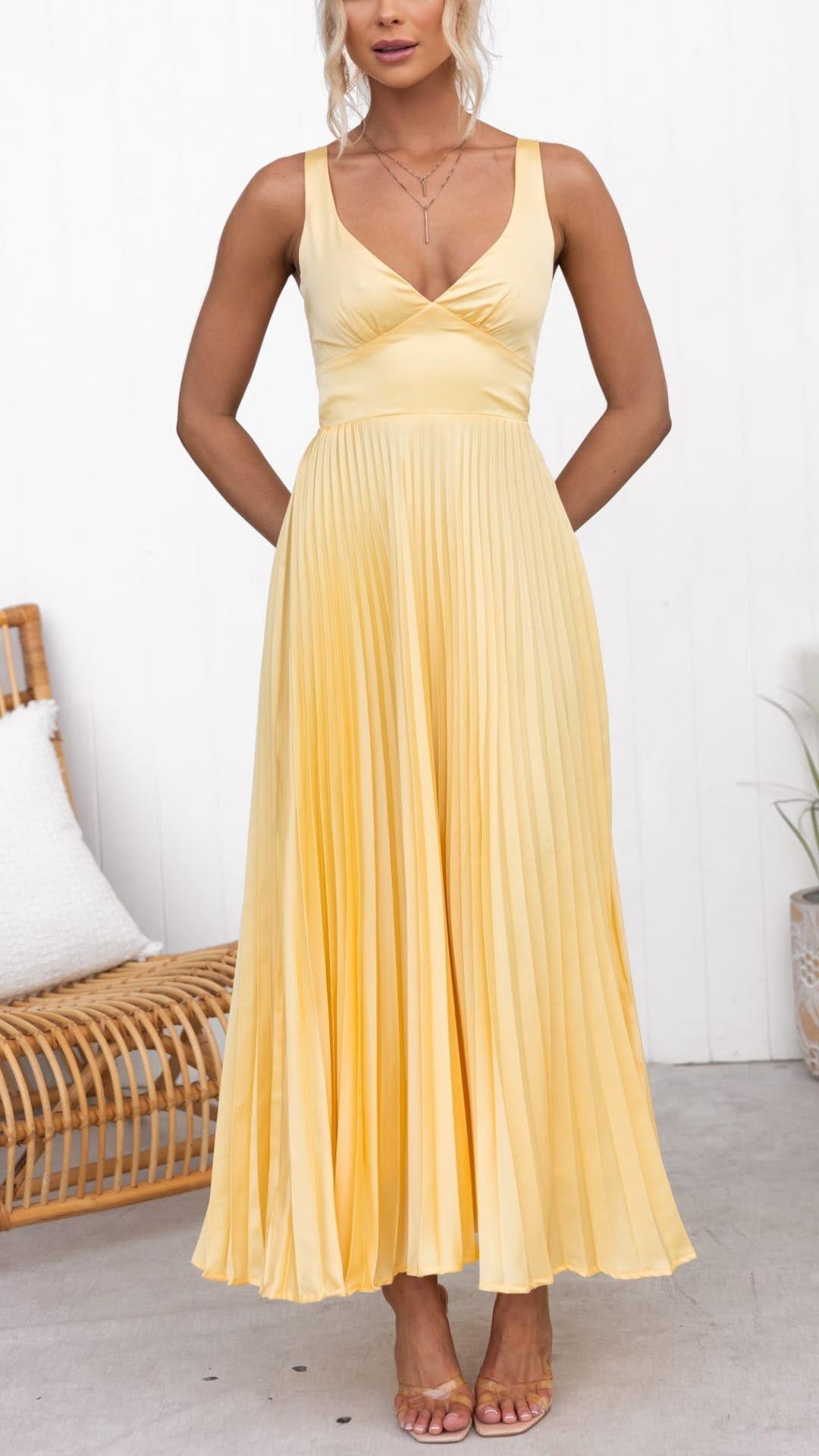 Aby – Robe longue jaune plissée à col en V